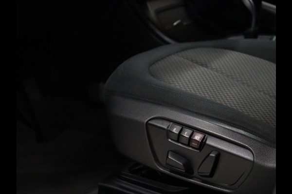 BMW X1 sDrive18i High Executive [NAVIGATIE, MEMORY SEATS, PDC ACHTER, LED, BLUETOOTH, CRUISE CONTROL, CLIMATE CONTROL, NIEUWSTAAT]