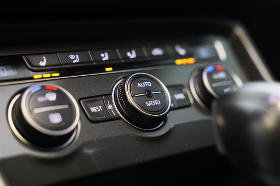 Volkswagen Tiguan 1.4 TSI 4Motion R Line / AUT / Memory / Elek Stoelen / Navi / F1 / Camera / Head Up / Leder / Led / Pano / 19 In