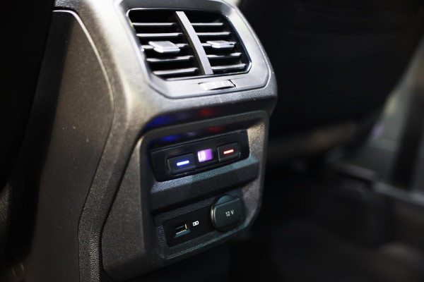 Volkswagen Tiguan 1.4 TSI 4Motion R Line / AUT / Memory / Elek Stoelen / Navi / F1 / Camera / Head Up / Leder / Led / Pano / 19 In