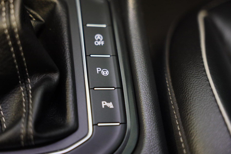 Volkswagen Tiguan 1.4 TSI 4Motion R Line / AUT / Memory / Elek Stoelen / Navi / F1 / Camera / Head Up / Leder / Led / Pano / 19 In