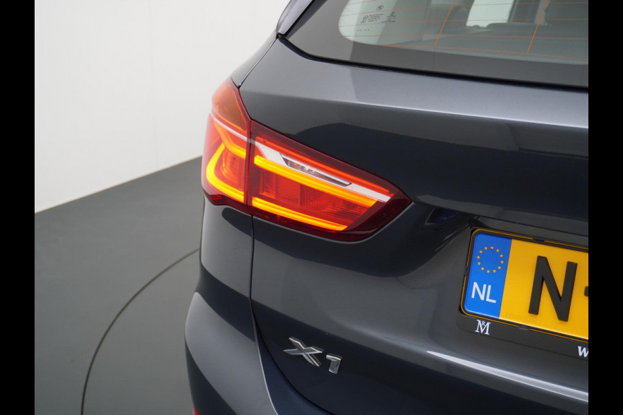 BMW X1 sDrive20i TREKHAAK | ELEK. KOFFER | LEDER | RIJKLAAR INCL. 12 MND. BOVAGGARANTIE
