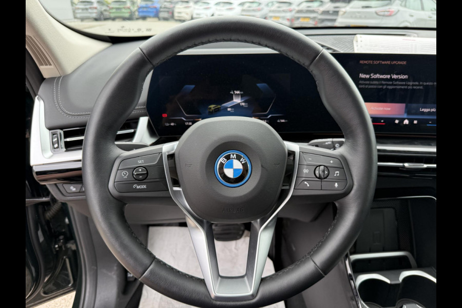 BMW iX1 eDrive20 67 kWh 204pk | X-Line | Travel Pack  | Innovation Pack | Adaptieve cruise controle | HiFi System Harman Kardon | Panoramadak | Head up Display