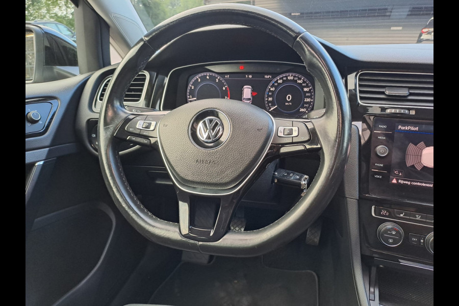 Volkswagen GOLF Variant 1.4 TSI Highline R-line | LED | Pano | Trekhaak | ACC | Navi | App-connect | Virtual |