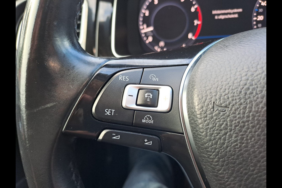 Volkswagen GOLF Variant 1.4 TSI Highline R-line | LED | Pano | Trekhaak | ACC | Navi | App-connect | Virtual |