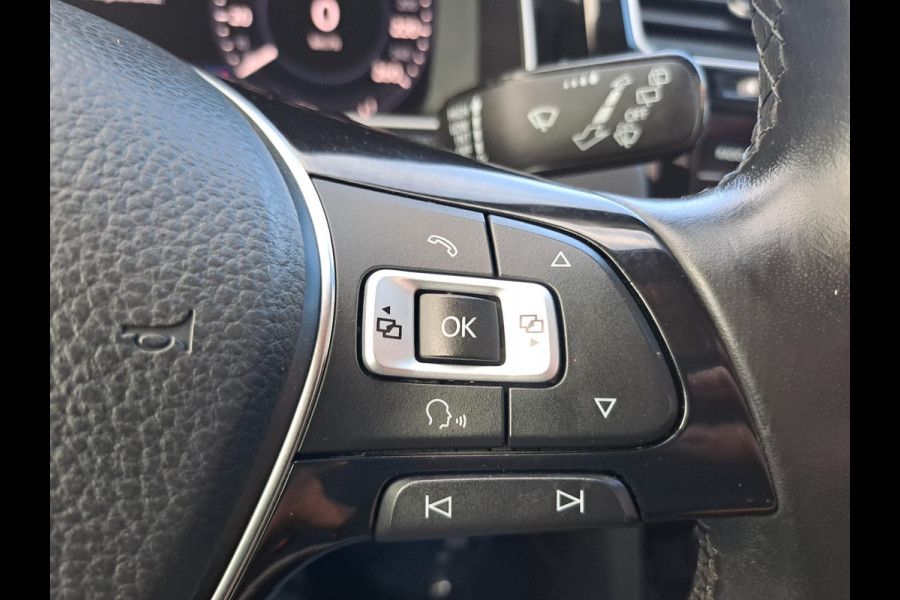 Volkswagen GOLF Variant 1.4 TSI Highline R-line | LED | Pano | Trekhaak | ACC | Navi | App-connect | Virtual |