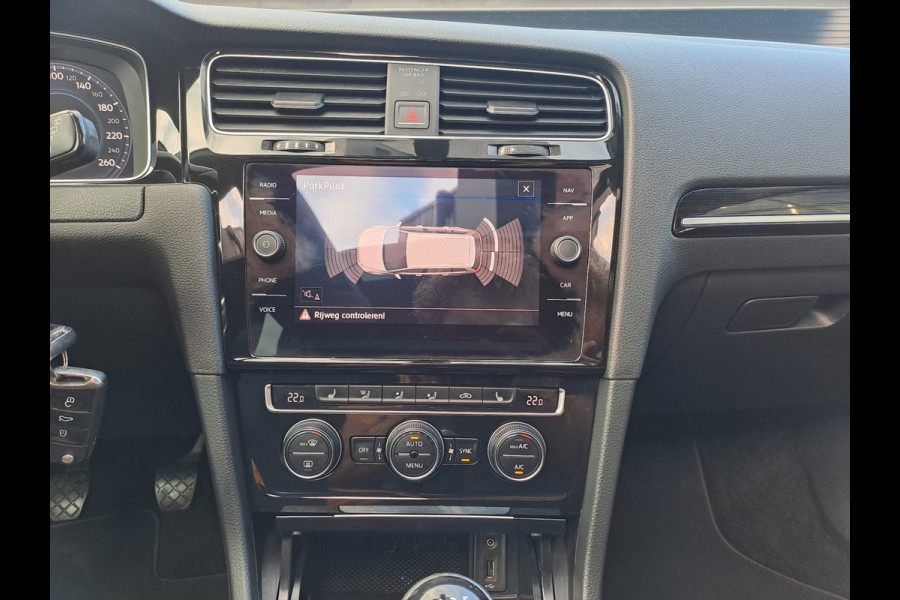 Volkswagen GOLF Variant 1.4 TSI Highline R-line | LED | Pano | Trekhaak | ACC | Navi | App-connect | Virtual |
