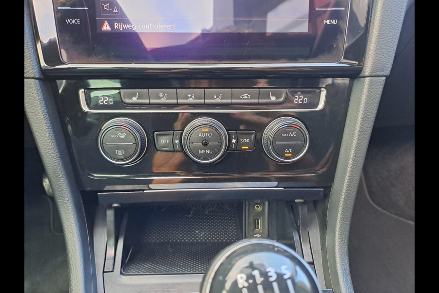 Volkswagen GOLF Variant 1.4 TSI Highline R-line | LED | Pano | Trekhaak | ACC | Navi | App-connect | Virtual |