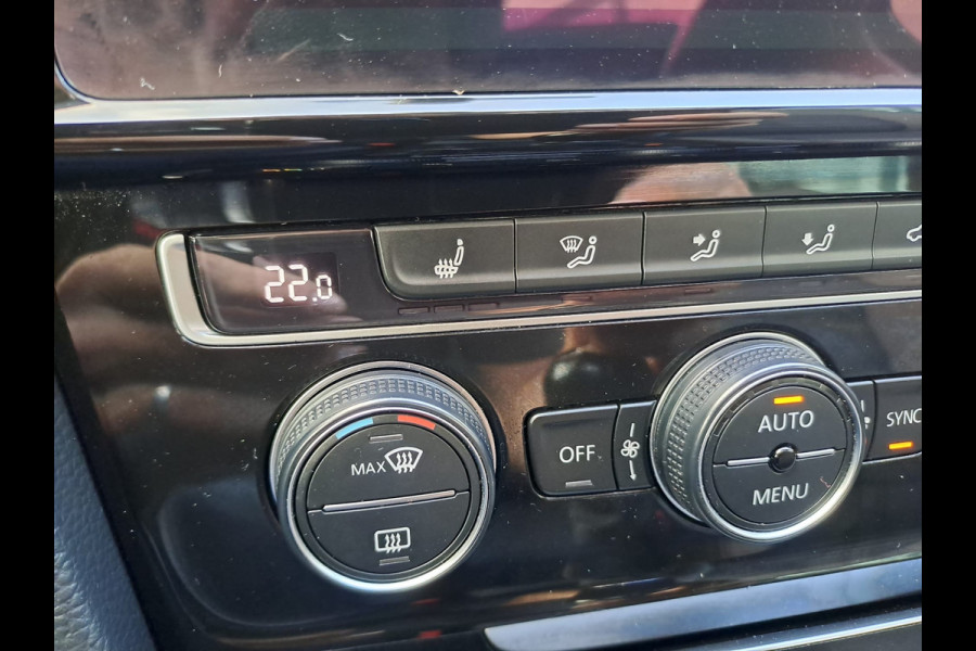 Volkswagen GOLF Variant 1.4 TSI Highline R-line | LED | Pano | Trekhaak | ACC | Navi | App-connect | Virtual |