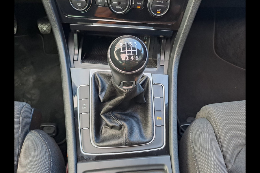 Volkswagen GOLF Variant 1.4 TSI Highline R-line | LED | Pano | Trekhaak | ACC | Navi | App-connect | Virtual |