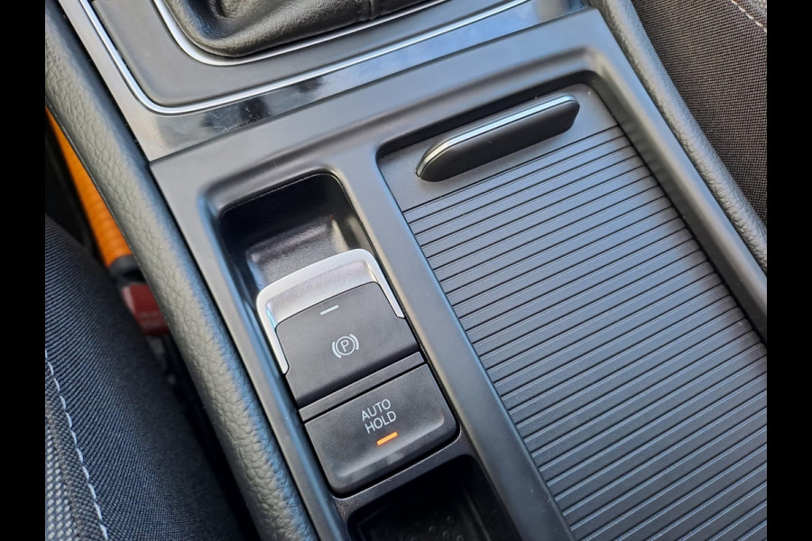 Volkswagen GOLF Variant 1.4 TSI Highline R-line | LED | Pano | Trekhaak | ACC | Navi | App-connect | Virtual |