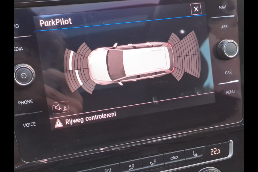 Volkswagen GOLF Variant 1.4 TSI Highline R-line | LED | Pano | Trekhaak | ACC | Navi | App-connect | Virtual |