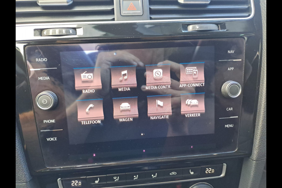Volkswagen GOLF Variant 1.4 TSI Highline R-line | LED | Pano | Trekhaak | ACC | Navi | App-connect | Virtual |