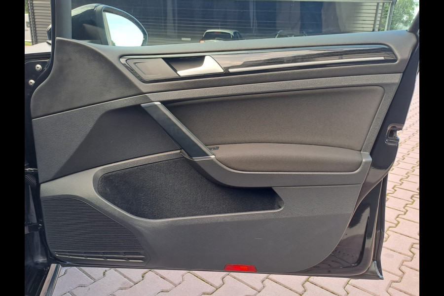 Volkswagen GOLF Variant 1.4 TSI Highline R-line | LED | Pano | Trekhaak | ACC | Navi | App-connect | Virtual |