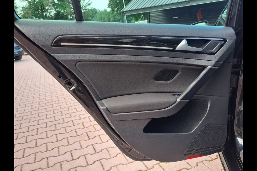 Volkswagen GOLF Variant 1.4 TSI Highline R-line | LED | Pano | Trekhaak | ACC | Navi | App-connect | Virtual |