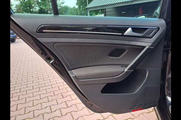 Volkswagen GOLF Variant 1.4 TSI Highline R-line | LED | Pano | Trekhaak | ACC | Navi | App-connect | Virtual |