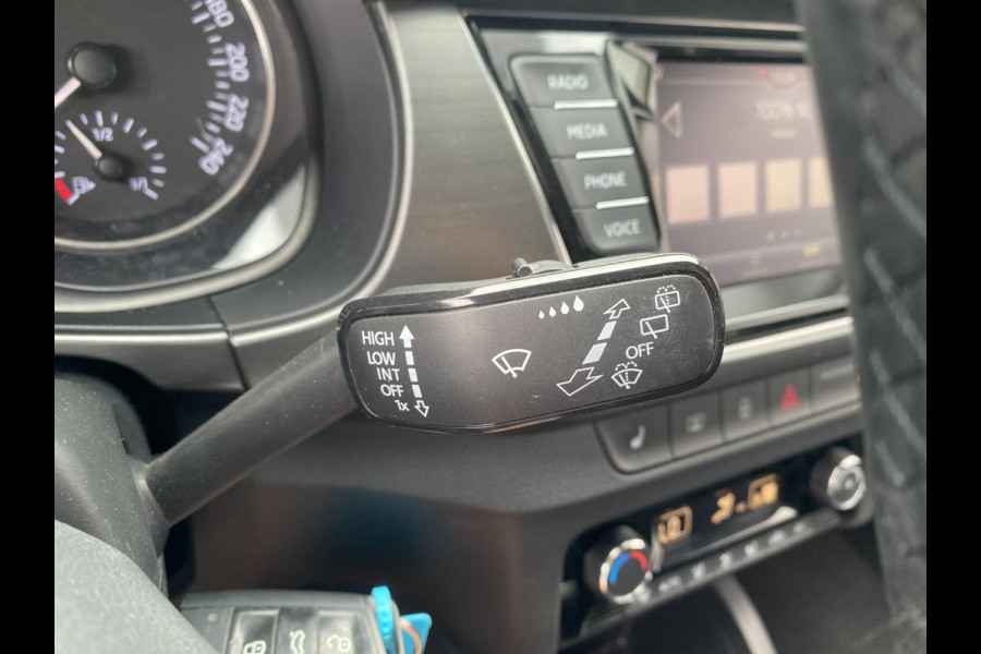 Škoda Fabia 1.0 TSI Monte Carlo | Carplay|Navigatie|ACC|Front-Assist|Stoelverw|Clima|Parkpilot|Xenon