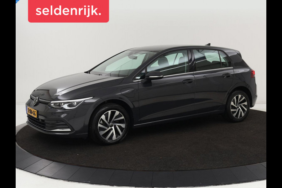 Volkswagen Golf 1.4 eHybrid Style | Stoel & stuurverwarming | Carplay | Sfeerverlichting | Massage | Memory | Parkeerhulp | Navigatie | Full LED | Adaptive cruise