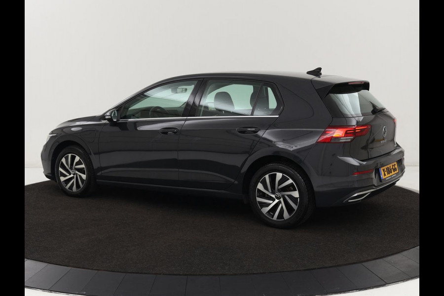 Volkswagen Golf 1.4 eHybrid Style | Stoel & stuurverwarming | Carplay | Sfeerverlichting | Massage | Memory | Parkeerhulp | Navigatie | Full LED | Adaptive cruise