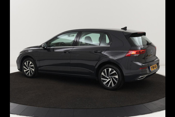 Volkswagen Golf 1.4 eHybrid Style | Stoel & stuurverwarming | Carplay | Sfeerverlichting | Massage | Memory | Parkeerhulp | Navigatie | Full LED | Adaptive cruise