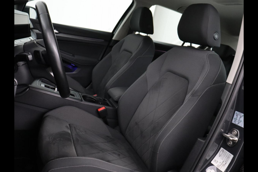 Volkswagen Golf 1.4 eHybrid Style | Stoel & stuurverwarming | Carplay | Sfeerverlichting | Massage | Memory | Parkeerhulp | Navigatie | Full LED | Adaptive cruise