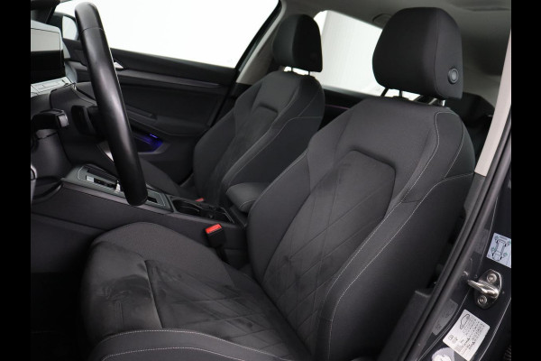 Volkswagen Golf 1.4 eHybrid Style | Stoel & stuurverwarming | Carplay | Sfeerverlichting | Massage | Memory | Parkeerhulp | Navigatie | Full LED | Adaptive cruise