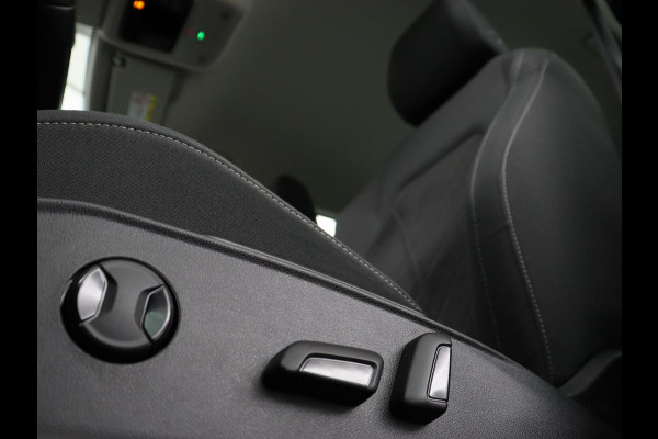 Volkswagen Golf 1.4 eHybrid Style | Stoel & stuurverwarming | Carplay | Sfeerverlichting | Massage | Memory | Parkeerhulp | Navigatie | Full LED | Adaptive cruise