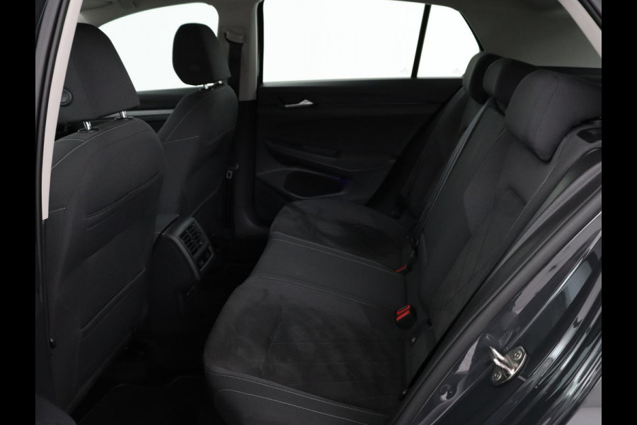 Volkswagen Golf 1.4 eHybrid Style | Stoel & stuurverwarming | Carplay | Sfeerverlichting | Massage | Memory | Parkeerhulp | Navigatie | Full LED | Adaptive cruise