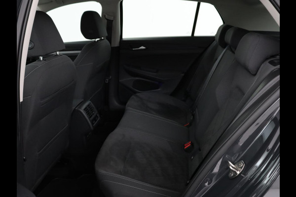 Volkswagen Golf 1.4 eHybrid Style | Stoel & stuurverwarming | Carplay | Sfeerverlichting | Massage | Memory | Parkeerhulp | Navigatie | Full LED | Adaptive cruise