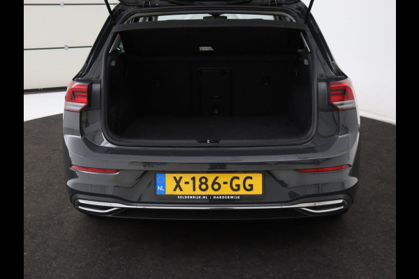 Volkswagen Golf 1.4 eHybrid Style | Stoel & stuurverwarming | Carplay | Sfeerverlichting | Massage | Memory | Parkeerhulp | Navigatie | Full LED | Adaptive cruise