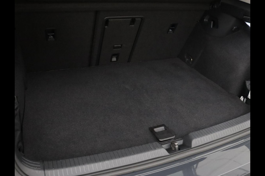 Volkswagen Golf 1.4 eHybrid Style | Stoel & stuurverwarming | Carplay | Sfeerverlichting | Massage | Memory | Parkeerhulp | Navigatie | Full LED | Adaptive cruise