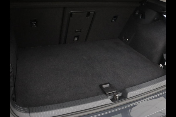 Volkswagen Golf 1.4 eHybrid Style | Stoel & stuurverwarming | Carplay | Sfeerverlichting | Massage | Memory | Parkeerhulp | Navigatie | Full LED | Adaptive cruise