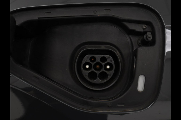 Volkswagen Golf 1.4 eHybrid Style | Stoel & stuurverwarming | Carplay | Sfeerverlichting | Massage | Memory | Parkeerhulp | Navigatie | Full LED | Adaptive cruise