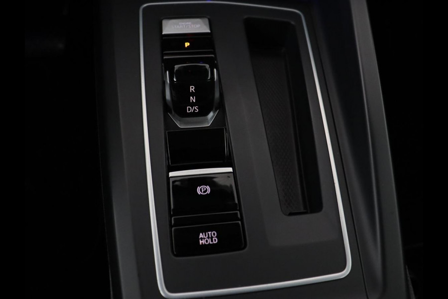 Volkswagen Golf 1.4 eHybrid Style | Stoel & stuurverwarming | Carplay | Sfeerverlichting | Massage | Memory | Parkeerhulp | Navigatie | Full LED | Adaptive cruise