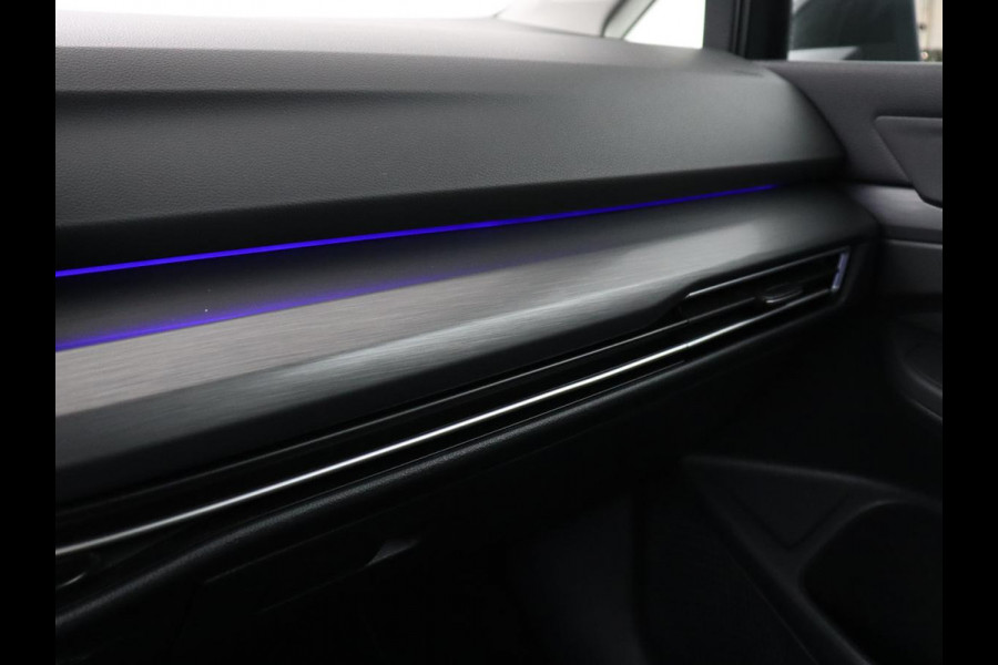Volkswagen Golf 1.4 eHybrid Style | Stoel & stuurverwarming | Carplay | Sfeerverlichting | Massage | Memory | Parkeerhulp | Navigatie | Full LED | Adaptive cruise