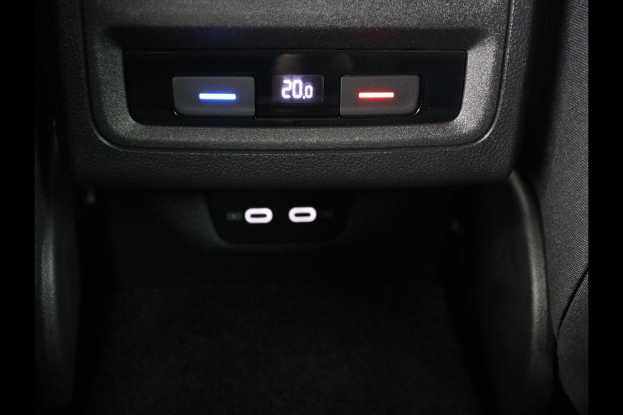 Volkswagen Golf 1.4 eHybrid Style | Stoel & stuurverwarming | Carplay | Sfeerverlichting | Massage | Memory | Parkeerhulp | Navigatie | Full LED | Adaptive cruise