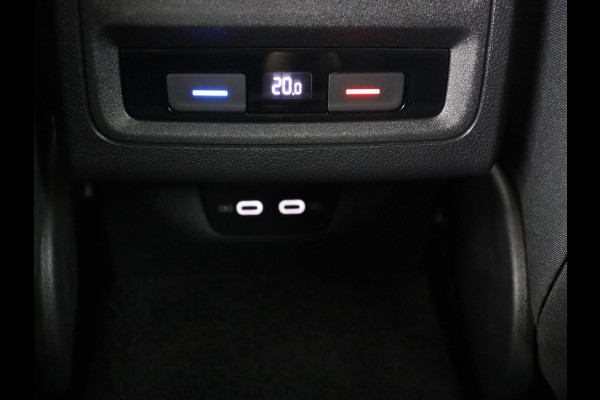 Volkswagen Golf 1.4 eHybrid Style | Stoel & stuurverwarming | Carplay | Sfeerverlichting | Massage | Memory | Parkeerhulp | Navigatie | Full LED | Adaptive cruise