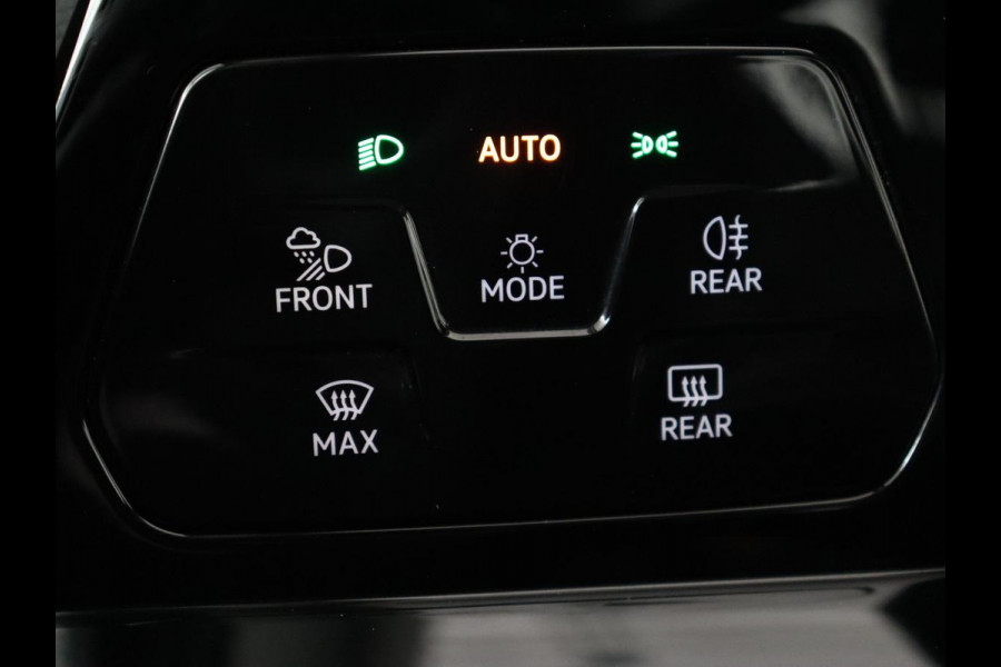 Volkswagen Golf 1.4 eHybrid Style | Stoel & stuurverwarming | Carplay | Sfeerverlichting | Massage | Memory | Parkeerhulp | Navigatie | Full LED | Adaptive cruise