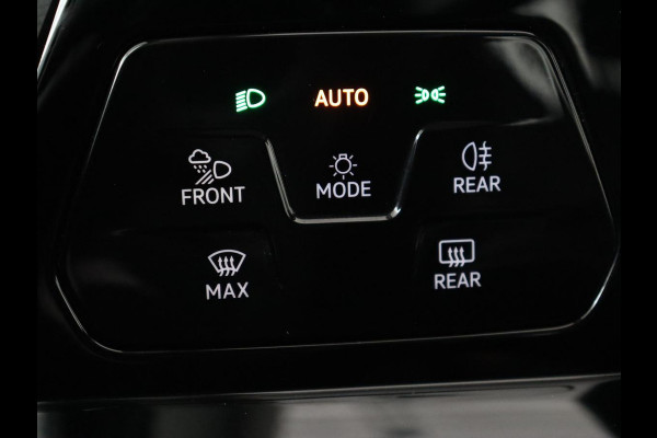 Volkswagen Golf 1.4 eHybrid Style | Stoel & stuurverwarming | Carplay | Sfeerverlichting | Massage | Memory | Parkeerhulp | Navigatie | Full LED | Adaptive cruise