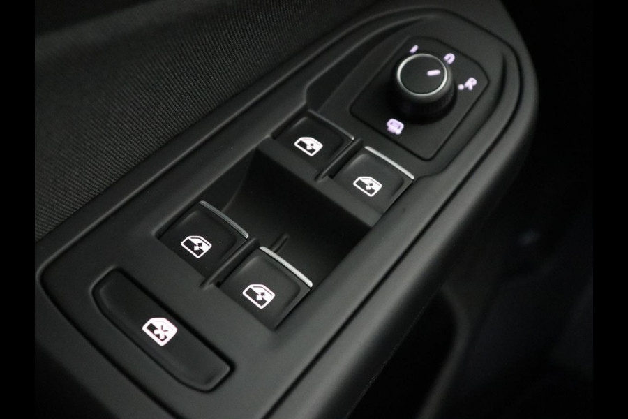 Volkswagen Golf 1.4 eHybrid Style | Stoel & stuurverwarming | Carplay | Sfeerverlichting | Massage | Memory | Parkeerhulp | Navigatie | Full LED | Adaptive cruise