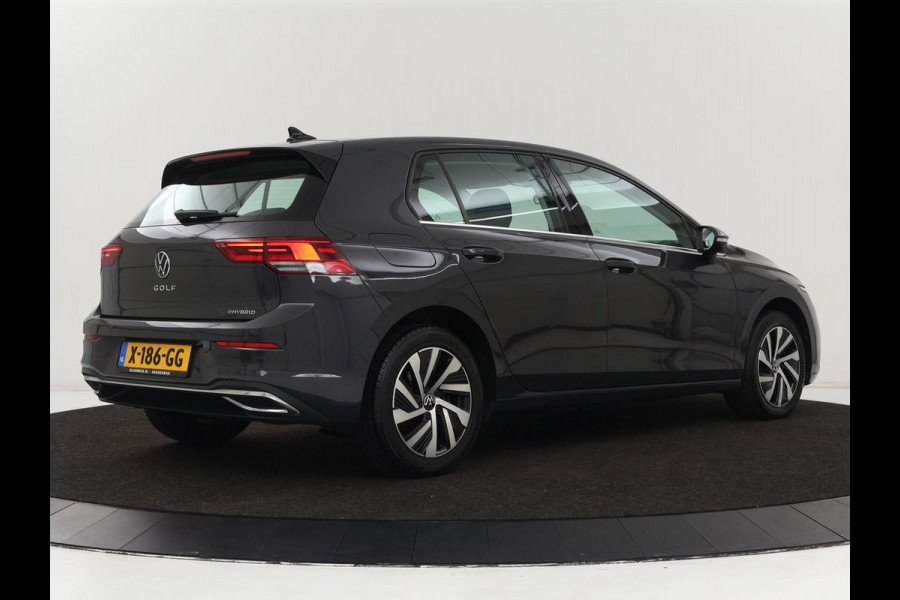Volkswagen Golf 1.4 eHybrid Style | Stoel & stuurverwarming | Carplay | Sfeerverlichting | Massage | Memory | Parkeerhulp | Navigatie | Full LED | Adaptive cruise