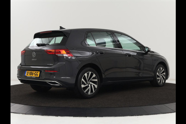 Volkswagen Golf 1.4 eHybrid Style | Stoel & stuurverwarming | Carplay | Sfeerverlichting | Massage | Memory | Parkeerhulp | Navigatie | Full LED | Adaptive cruise