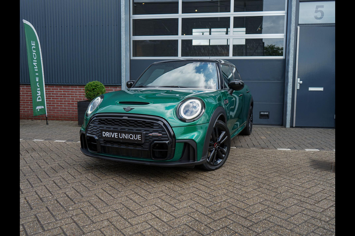 MINI Mini 2.0 Cooper S Rockingham GT | JCW Pakket | Harman/Kardon | Keyless | Leer | Stoelverwarming | Navigatie MINI Mini 2.0 Cooper S Rockingham GT | JCW Pakket | Harman/Kardon | Keyless | Leer | Stoelverwarming | Navigatie