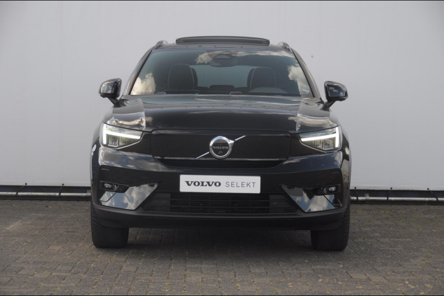 Volvo XC40 408PK Automaat Recharge Twin Ultimate / Adaptieve cruise control/ Panoramadak/ Elektrische stoelen met geheugen/ BLIS/ Elektrische achterklep/ Parkeersensoren met 360 Camera/ Stoel en stuurwielverwarming/ Mistlampen/ Luxe bekleding/ 20" Velgen/ Harman kardon audio/ Apple carplay
