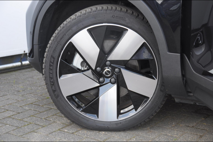 Volvo XC40 408PK Automaat Recharge Twin Ultimate / Adaptieve cruise control/ Panoramadak/ Elektrische stoelen met geheugen/ BLIS/ Elektrische achterklep/ Parkeersensoren met 360 Camera/ Stoel en stuurwielverwarming/ Mistlampen/ Luxe bekleding/ 20" Velgen/ Harman kardon audio/ Apple carplay
