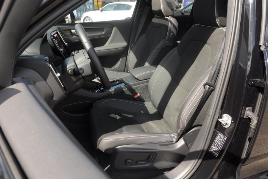 Volvo XC40 408PK Automaat Recharge Twin Ultimate / Adaptieve cruise control/ Panoramadak/ Elektrische stoelen met geheugen/ BLIS/ Elektrische achterklep/ Parkeersensoren met 360 Camera/ Stoel en stuurwielverwarming/ Mistlampen/ Luxe bekleding/ 20" Velgen/ Harman kardon audio/ Apple carplay