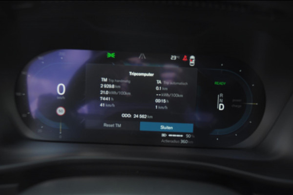 Volvo XC40 408PK Automaat Recharge Twin Ultimate / Adaptieve cruise control/ Panoramadak/ Elektrische stoelen met geheugen/ BLIS/ Elektrische achterklep/ Parkeersensoren met 360 Camera/ Stoel en stuurwielverwarming/ Mistlampen/ Luxe bekleding/ 20" Velgen/ Harman kardon audio/ Apple carplay