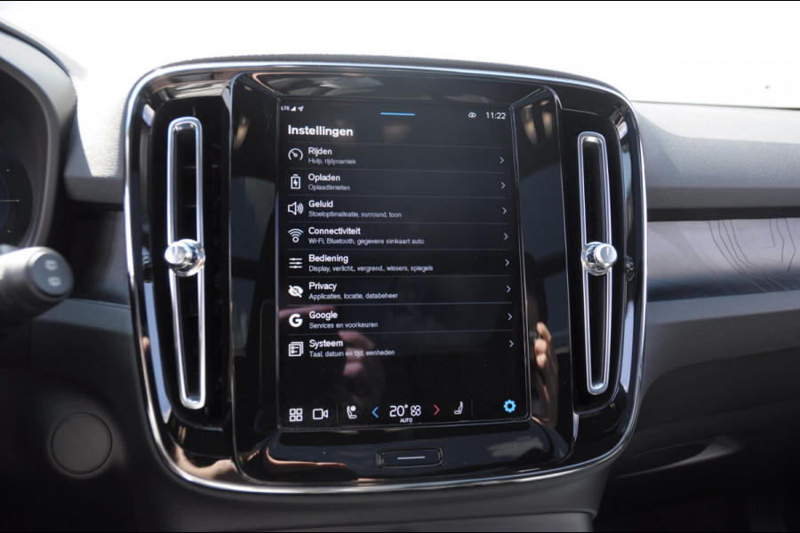 Volvo XC40 408PK Automaat Recharge Twin Ultimate / Adaptieve cruise control/ Panoramadak/ Elektrische stoelen met geheugen/ BLIS/ Elektrische achterklep/ Parkeersensoren met 360 Camera/ Stoel en stuurwielverwarming/ Mistlampen/ Luxe bekleding/ 20" Velgen/ Harman kardon audio/ Apple carplay