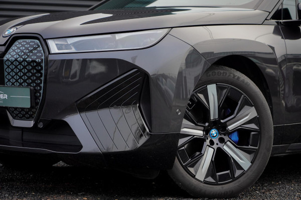 BMW iX xDrive40 Excellence 77 kWh / M-Sportpakket / Pano / Trekhaak