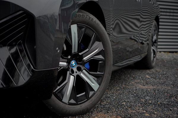 BMW iX xDrive40 Excellence 77 kWh / M-Sportpakket / Pano / Trekhaak