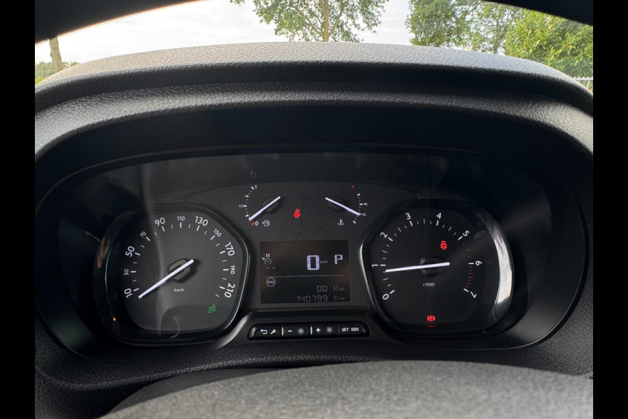 Opel Vivaro 2.0 CDTI L3H1 DC Innovation 130KW DUBBEL CAB / TREKHAAK AFN. / CAMERA / DUBBELE SCHUIFD / WARNINGSPOTS / PDC / CARPLAY